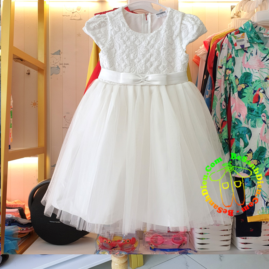 Đầm công chúa cho bé hàng thiết kế cao cấp từ 16kg đến 48kg màu trắng hoa dập nổi